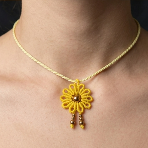 COLLAR FLOR DE SOL AMARILLO