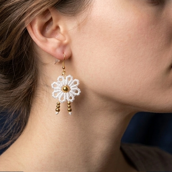 PENDIENTES FLOR DE SOL BLANCOS