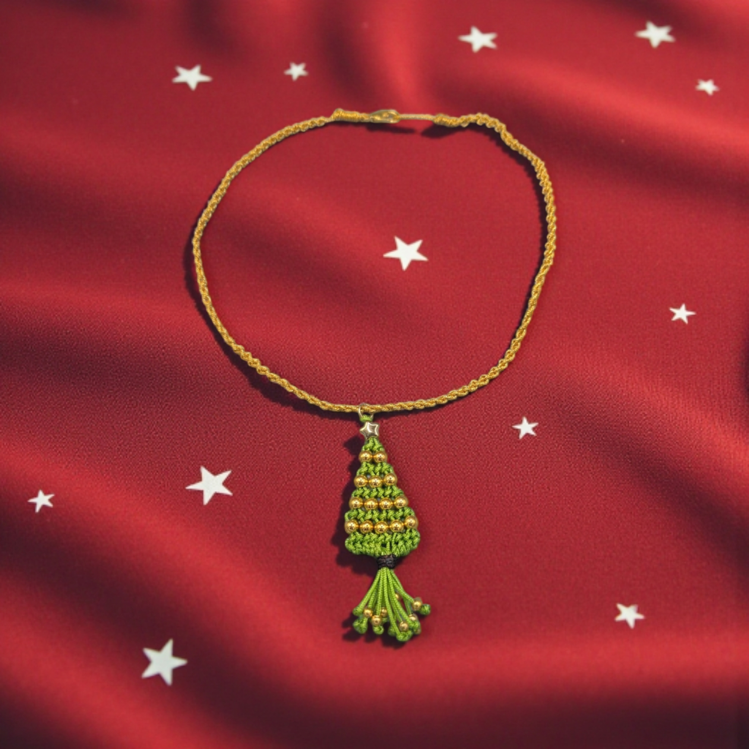 COLLAR CON COLGANTE ÁRBOL DE NAVIDAD CON BOLITAS