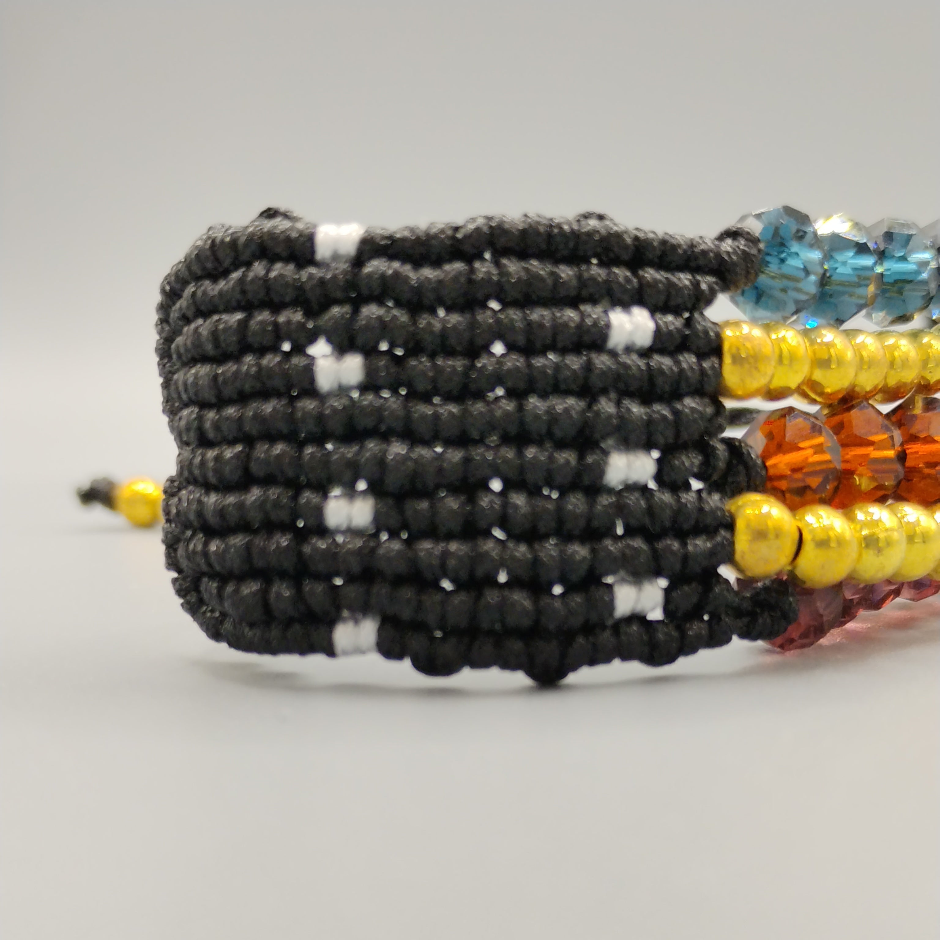 BRAZALETE NEGRO CON CRISTALES FACETADOS