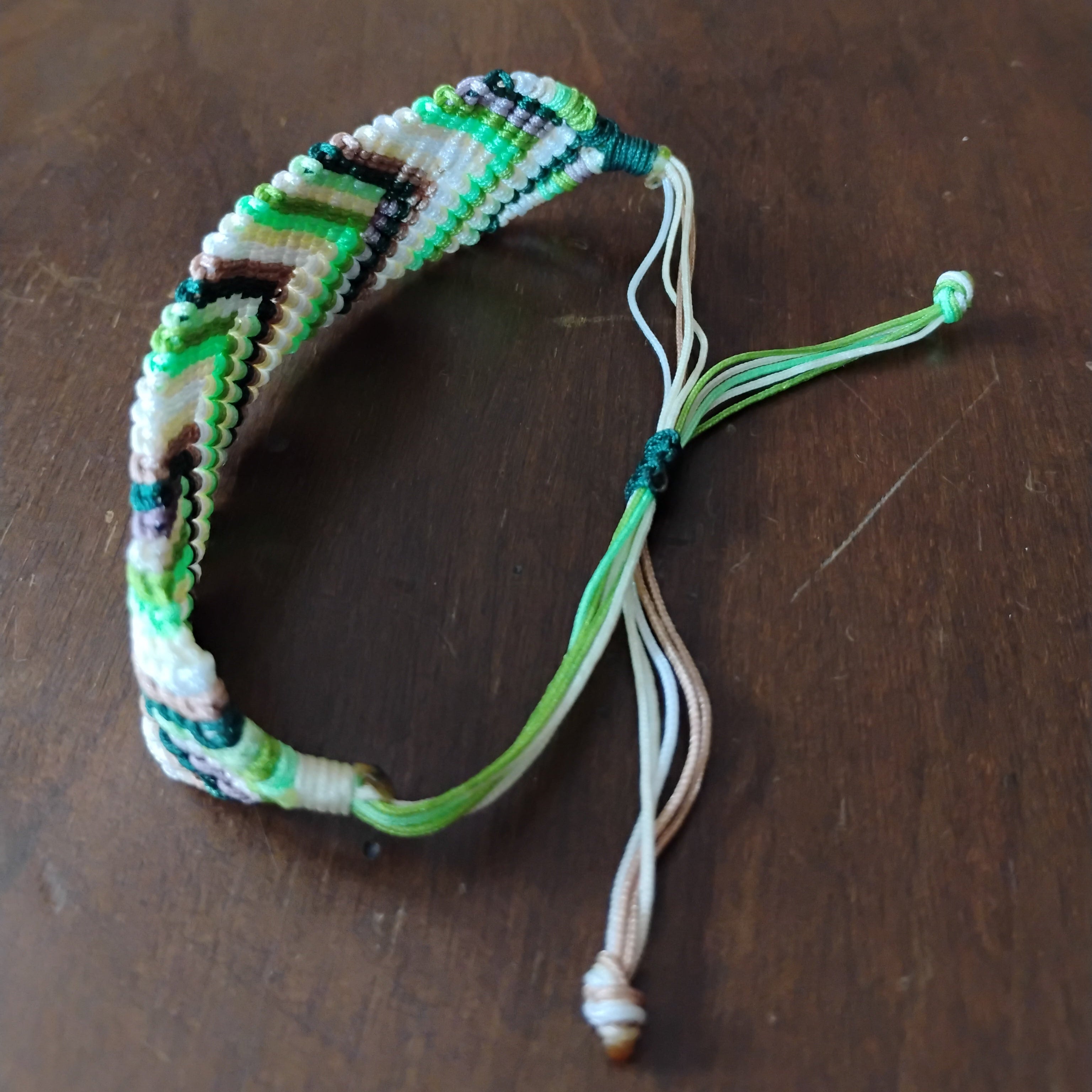 BRAZALETE GEOMETRIA FLECHAS VERDES