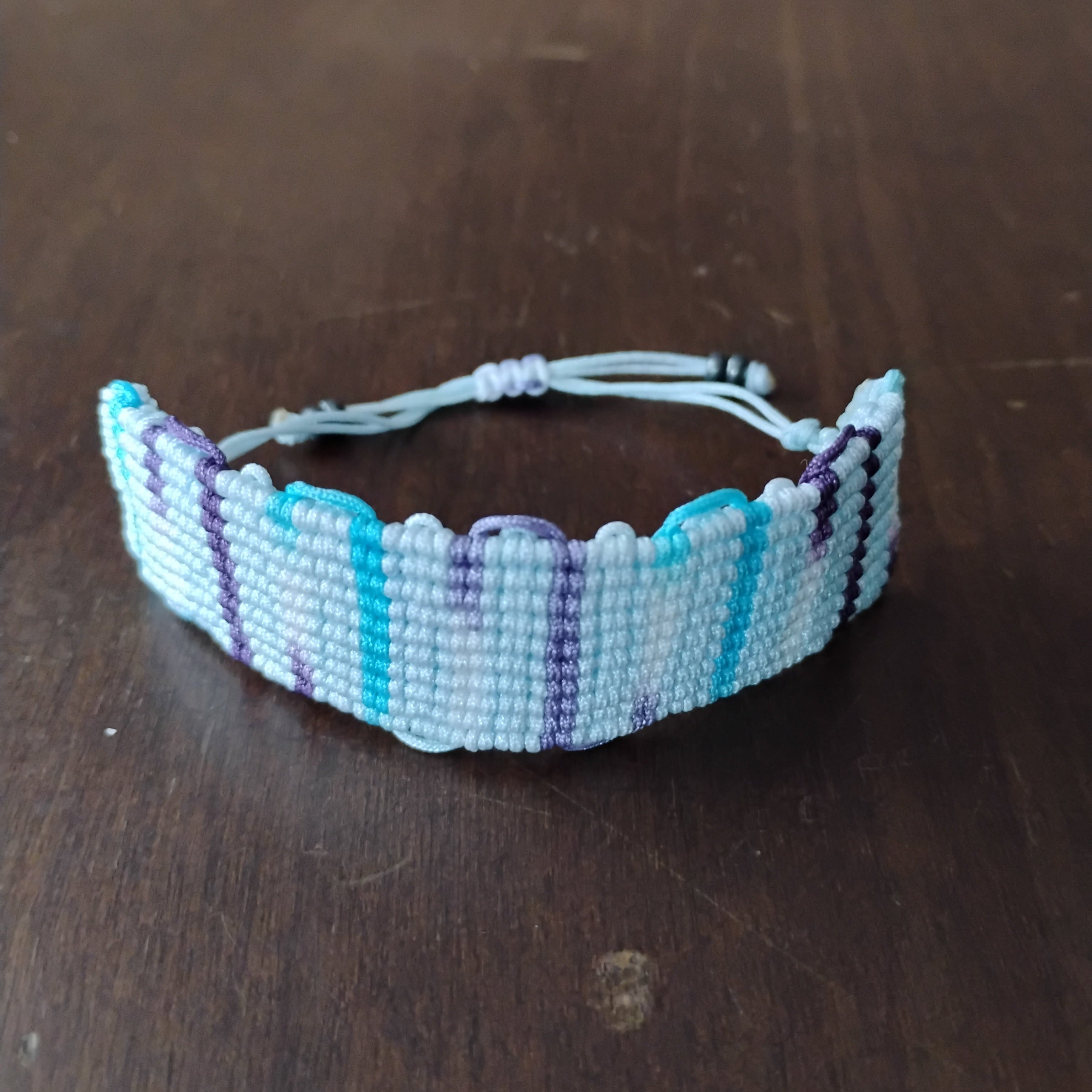 BRAZALETE GEOMETRIA GANCHOS AZULES