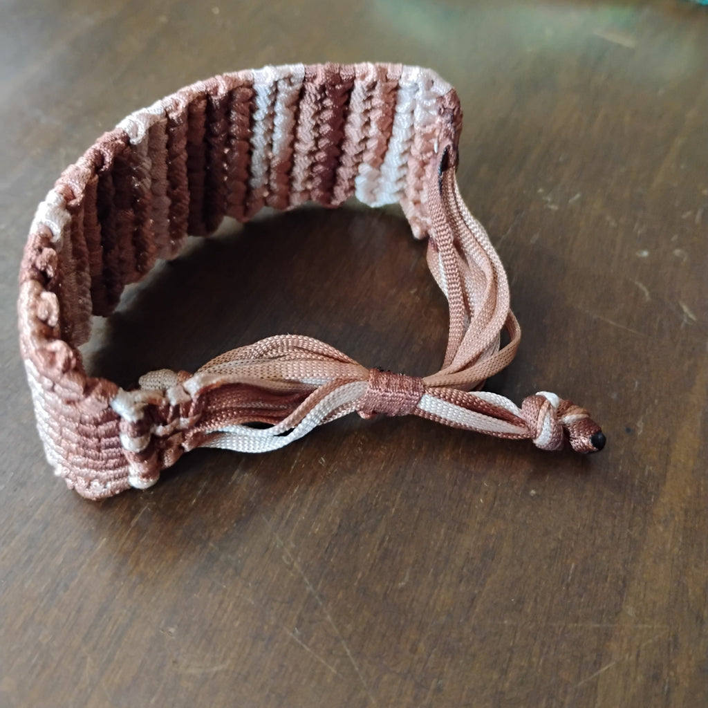 BRAZALETE GEOMETRIA IRREGULAR MARRON SUAVE