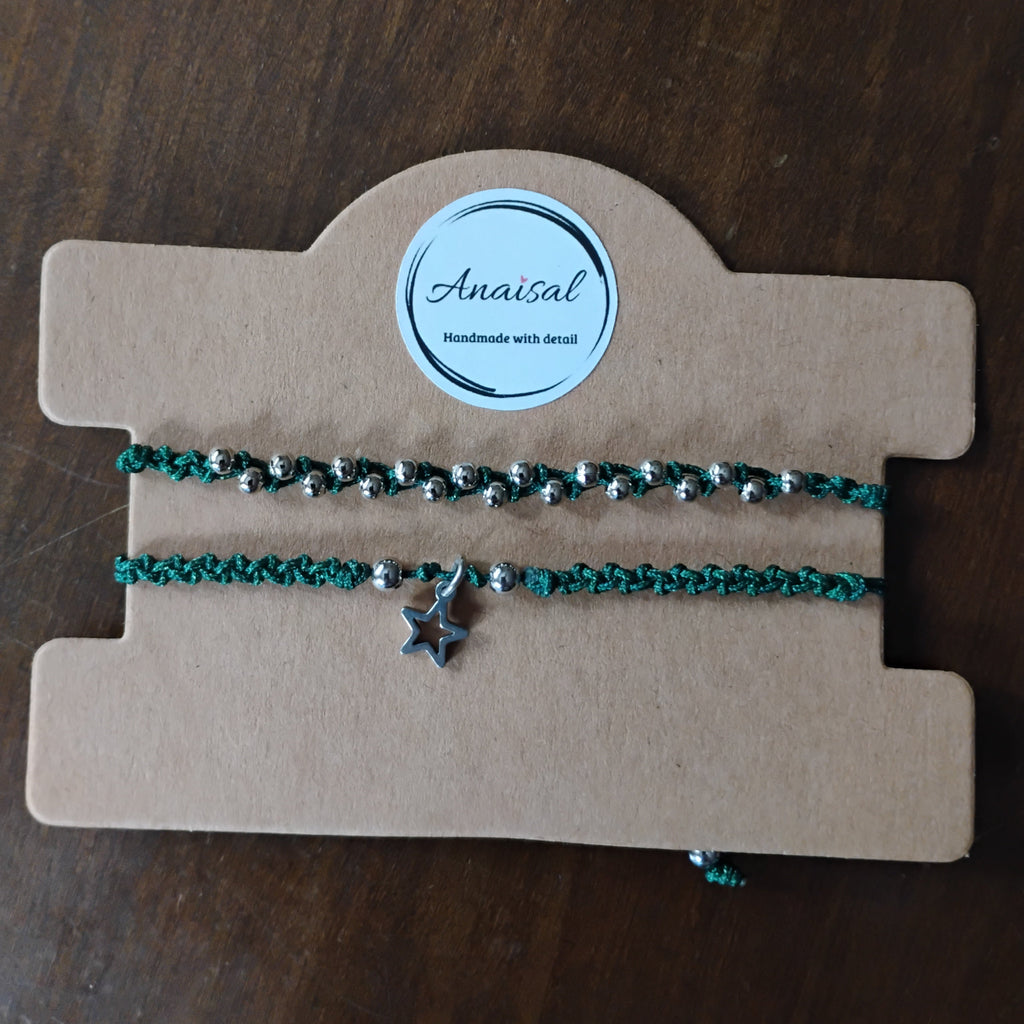 CONJUNTO DE DOS PULSERAS VERDES CON ESTRELLA COLGANTE
