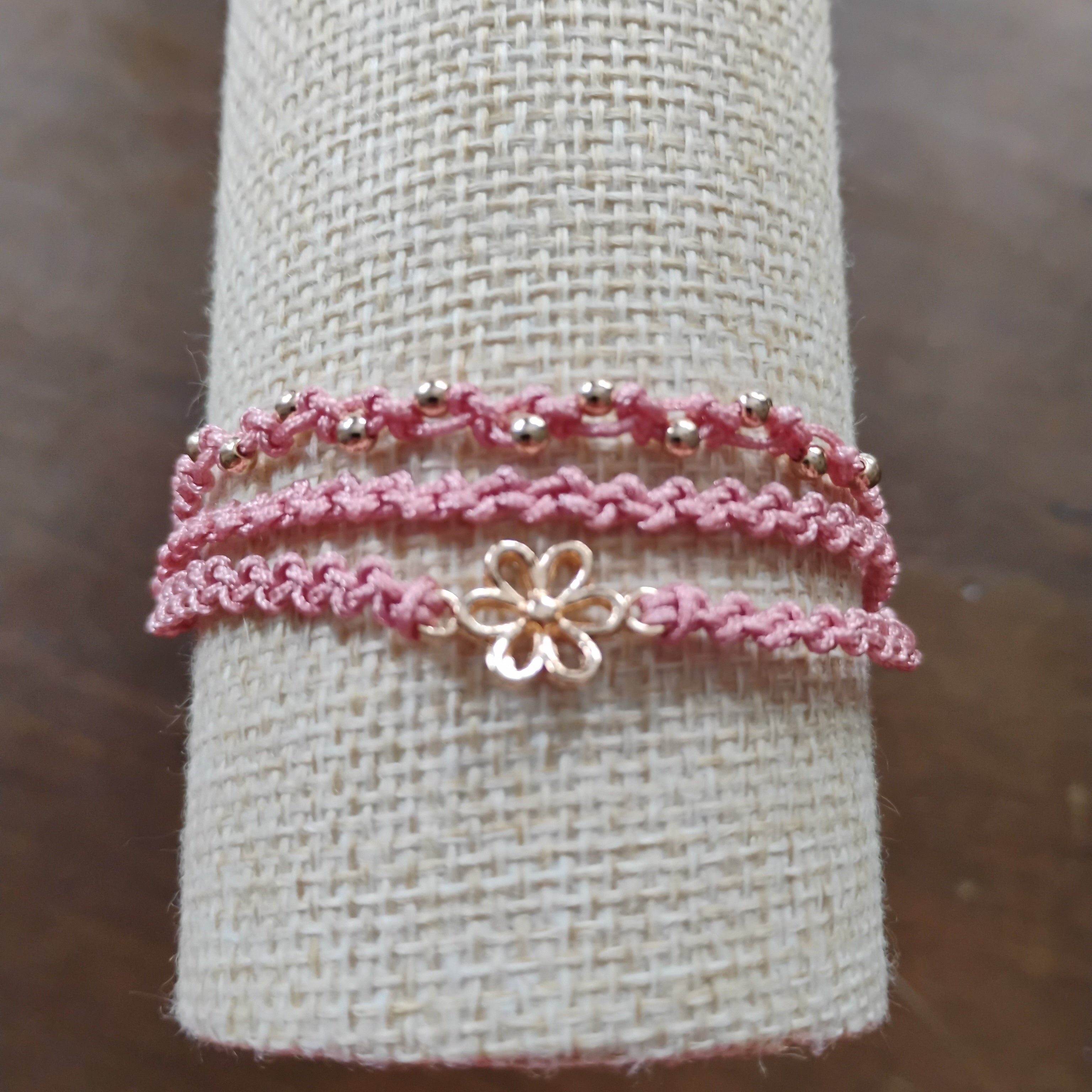 PULSERA TRIPLE ROSA PALO CON FLOR