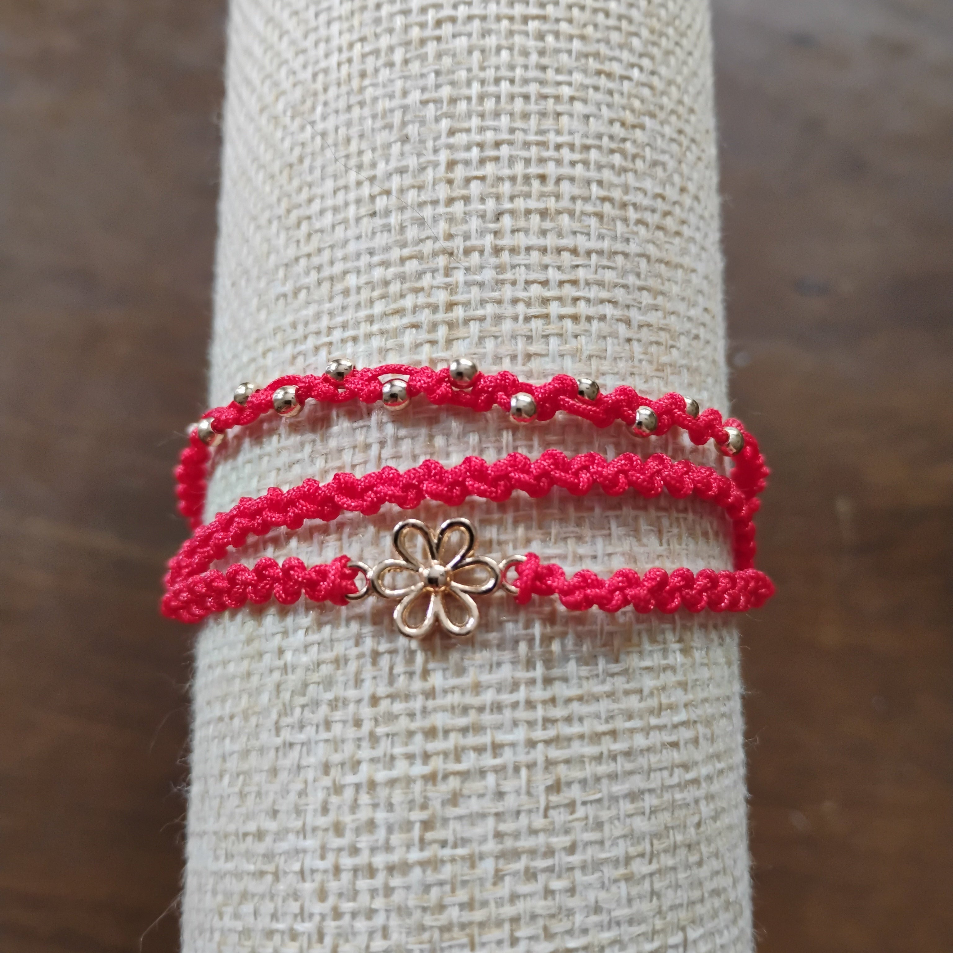 PULSERA TRIPLE ROJA CON FLOR