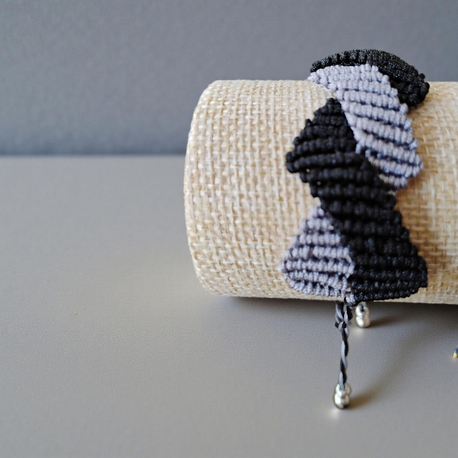 BRAZALETE DOBLE ZIG-ZAG GRIS Y NEGRO