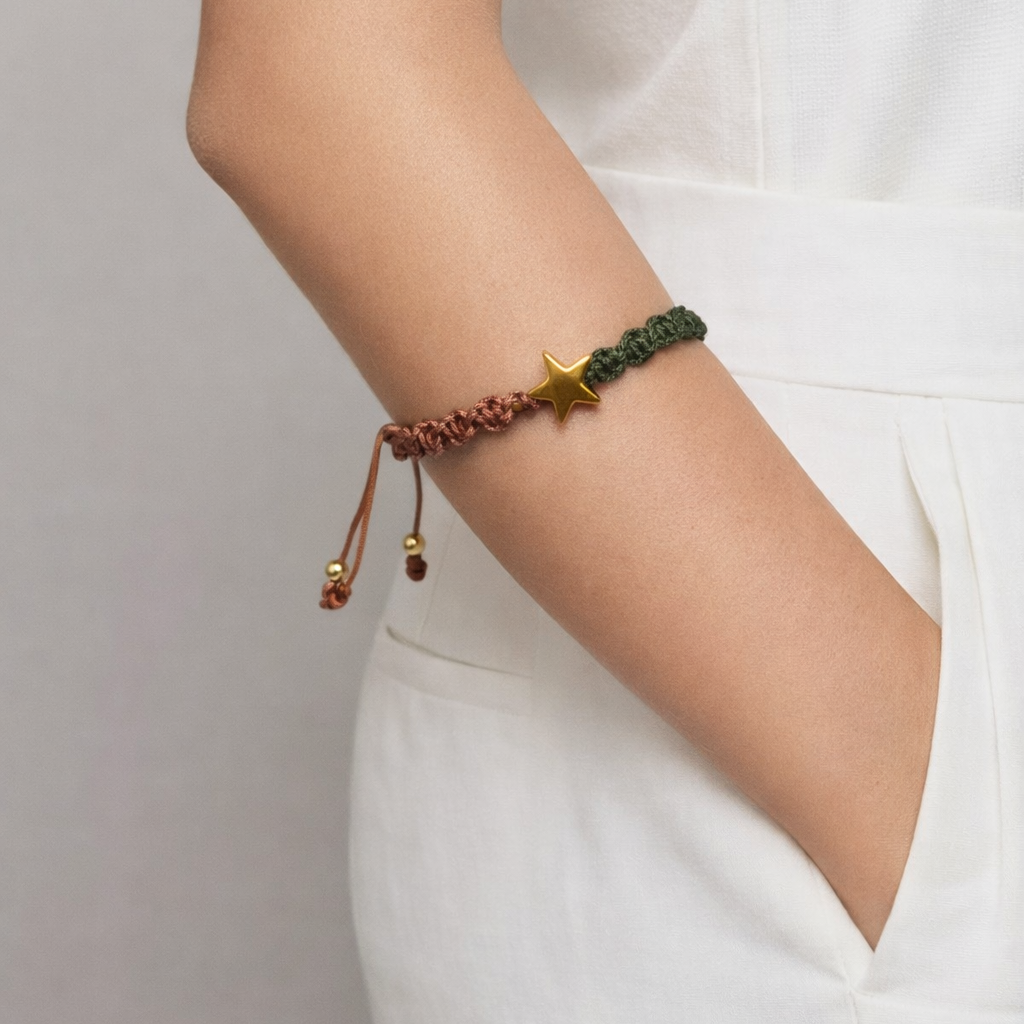 CONJUNTO DE DOS PULSERAS CON ESTRELLA EN HILO DE DOS COLORES