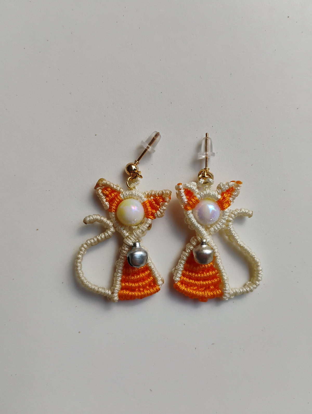 PENDIENTES GATITOS CON CASCABEL