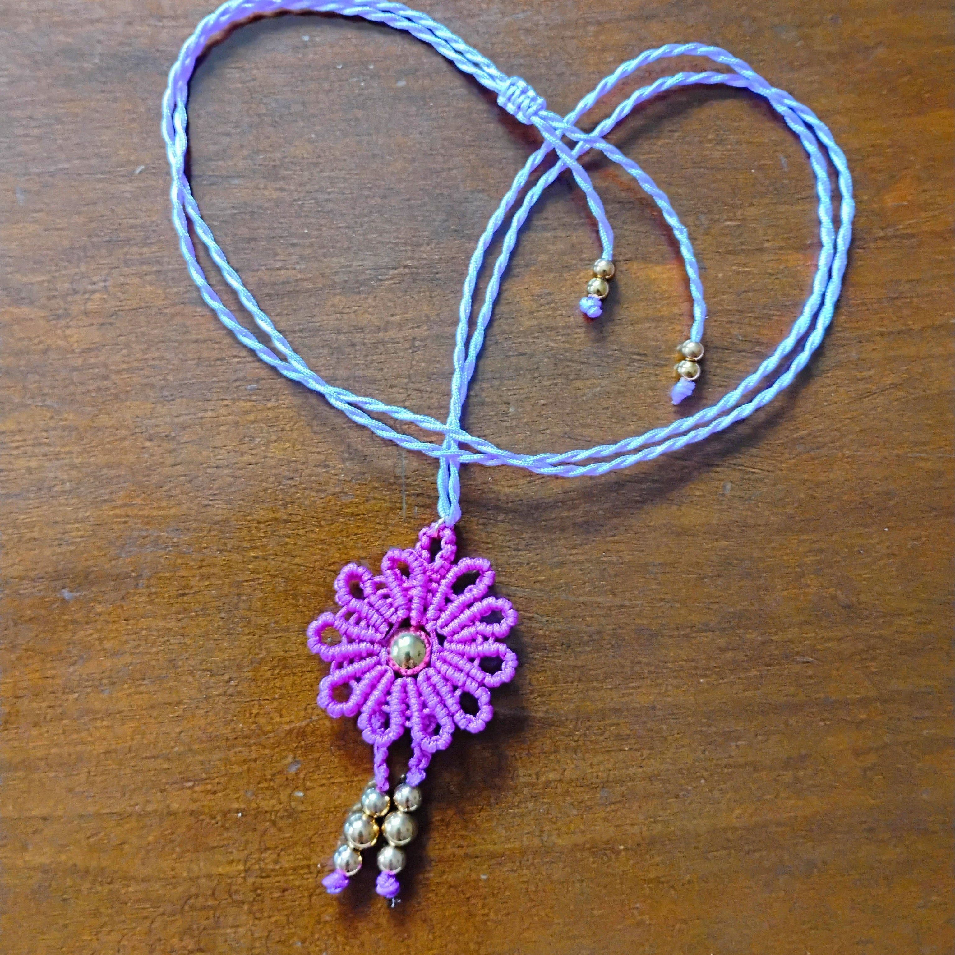 COLLAR FLOR DE SOL BERENJENA